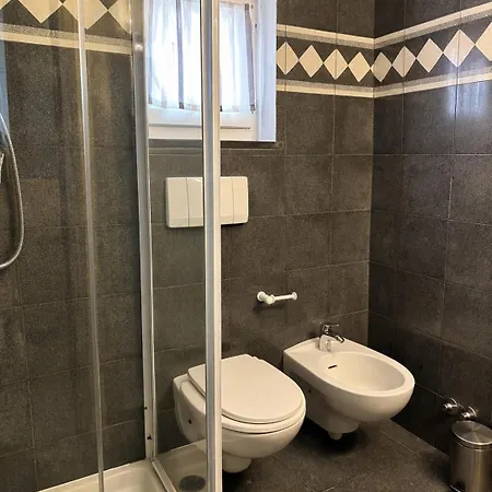 Lassu - Sulla Piazza Vista Mare *