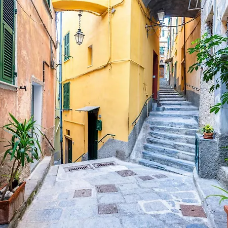 Lassu - Sulla Piazza Vista Mare *