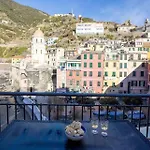 Lassu - Sulla Piazza Vista Mare *