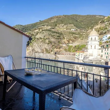 Lassu - Sulla Piazza Vista Mare *