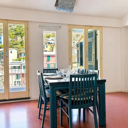 Lassu - Sulla Piazza Vista Mare *