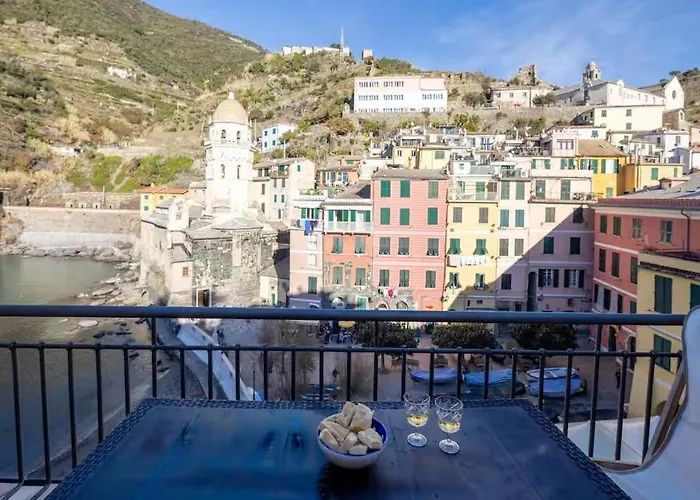 Lassu - Sulla Piazza Vista Mare *