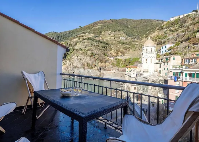 Lassu - Sulla Piazza Vista Mare *